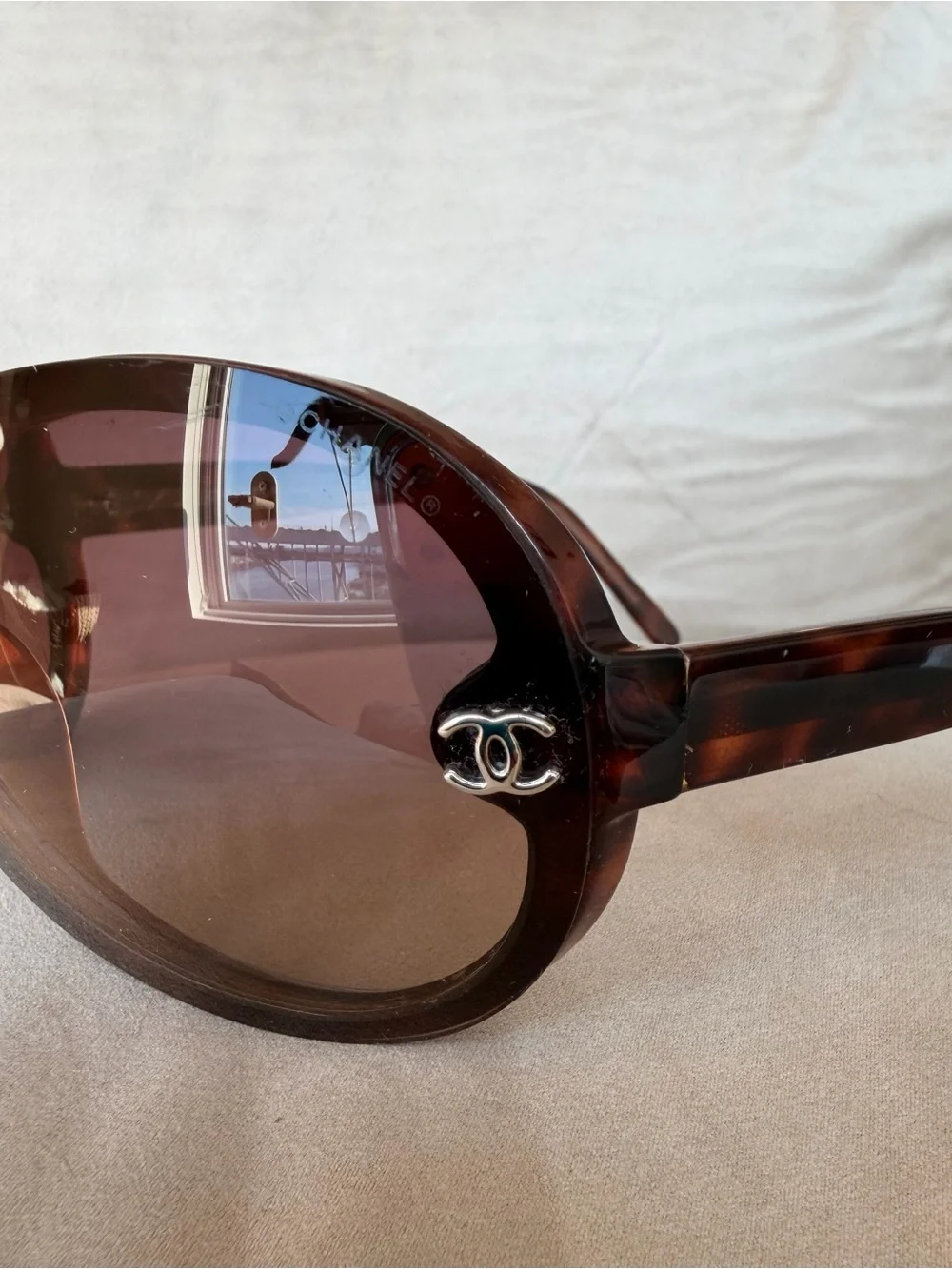 CHANEL Oversized Tortoiseshell Gradient Sunglasses - Brown